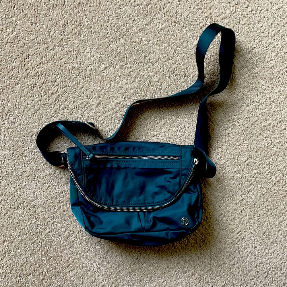 Lululemon crossbody